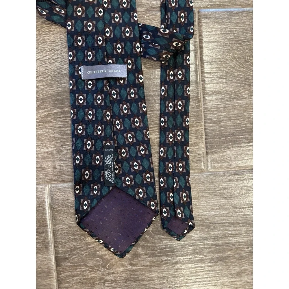 Geoffrey Beene‎ Men's 100% Silk Tie Geometric Chocolate Brown Hunter Green Navy